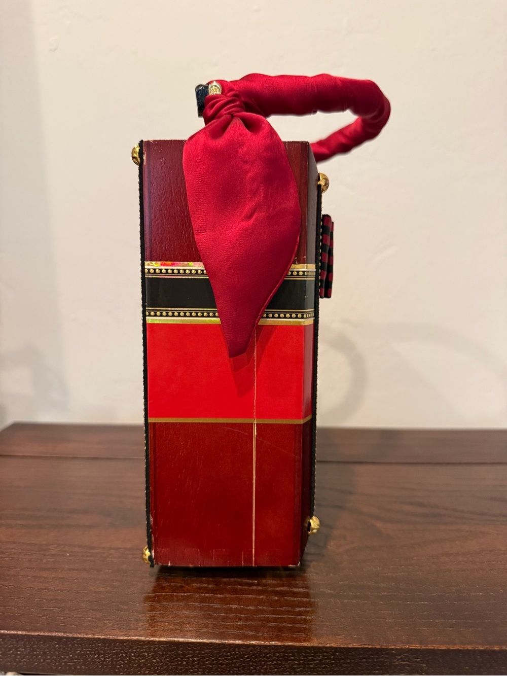 Designer Darling and Company Leighton Green and Red Cigar Box Bag - Picture 4 of 7